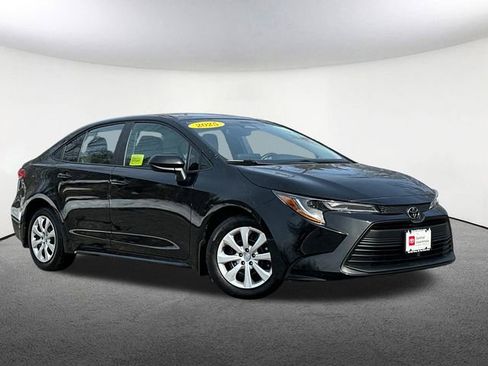 Certified 2025 Toyota Corolla LE image 2