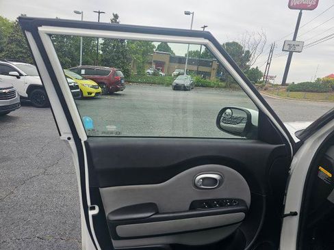 Used 2014 Kia Soul FWD image 48