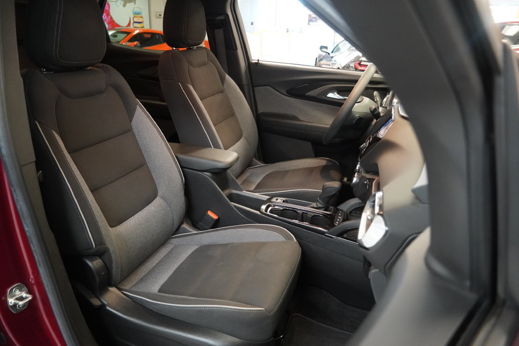 Used 2022 Chevrolet TrailBlazer LT w/ Convenience Package FWD image 33