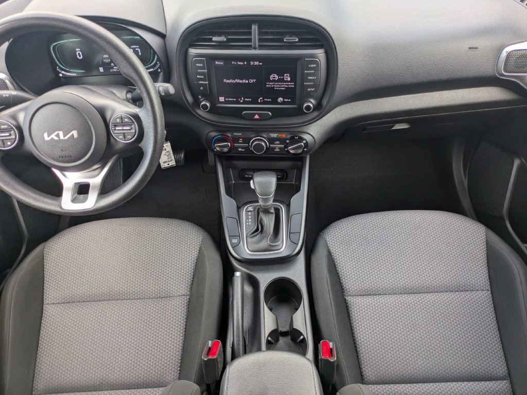 Used 2024 Kia Soul LX w/ Option Group 015 FWD image 17