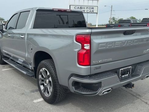 Used 2025 Chevrolet Silverado 1500 High Country AWD/4WD image 5