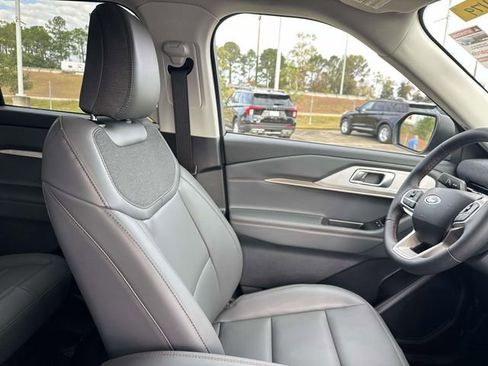 New 2026 Ford Explorer Active w/ Active Comfort Package image 12