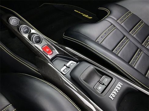 Used 2022 Ferrari F8 Tributo image 8