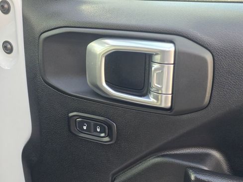 Used 2022 Jeep Wrangler Sport S image 25