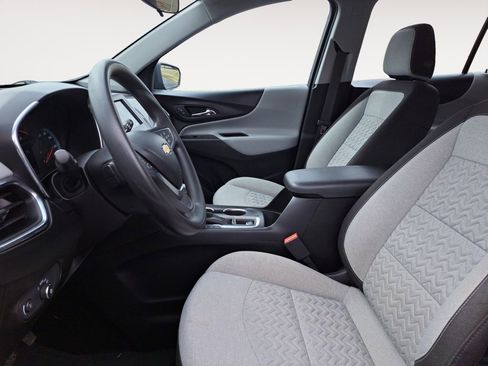 Used 2022 Chevrolet Equinox LS image 9