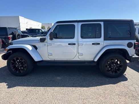 Used 2023 Jeep Wrangler Unlimited Sahara w/ Cold Weather Group AWD/4WD image 8