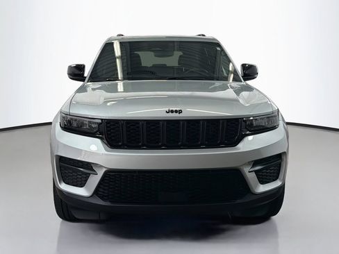 Used 2024 Jeep Grand Cherokee Altitude AWD/4WD image 2