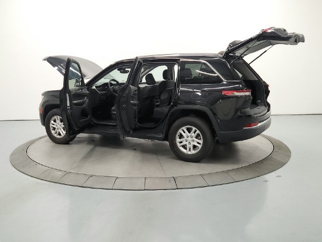 Used 2024 Jeep Grand Cherokee Laredo RWD image 32
