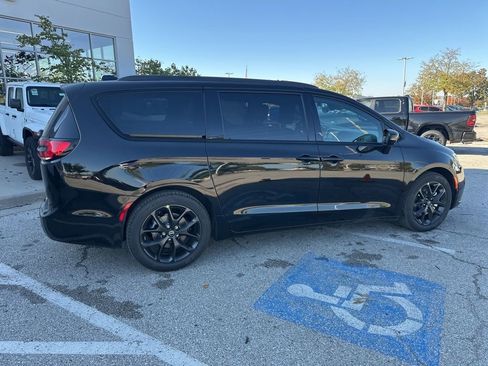 New 2026 Chrysler Pacifica Select image 32