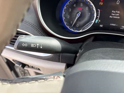 Used 2020 Chrysler Pacifica Limited FWD image 16