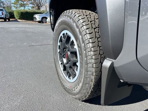 New 2025 Toyota Tacoma TRD Off-Road AWD/4WD image 11