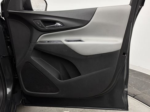 Used 2018 Chevrolet Equinox LS FWD image 30