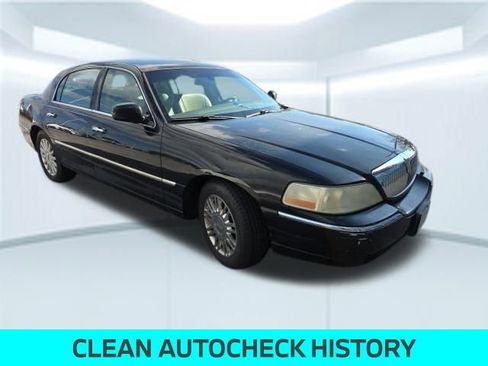 Used 2005 Lincoln Town Car Signature image 4