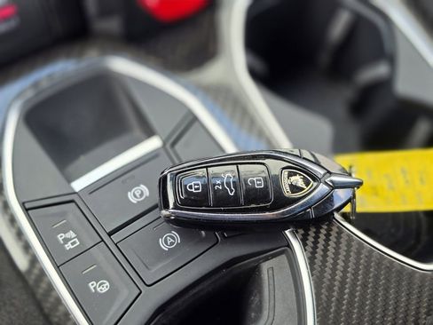 Used 2024 Lamborghini Urus Performante image 29