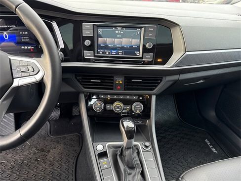 Certified 2023 Volkswagen Jetta SE image 20