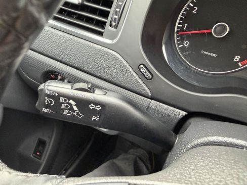 Used 2012 Volkswagen Jetta SE FWD image 26