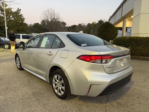 Used 2024 Toyota Corolla LE image 2