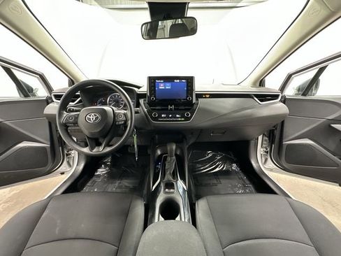 Used 2022 Toyota Corolla LE image 18