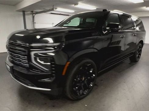 Certified 2025 Chevrolet Suburban High Country image 4