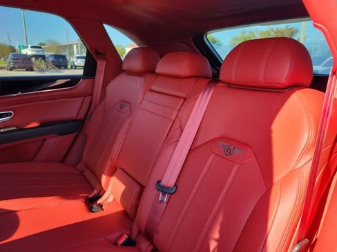 Used 2022 Bentley Bentayga image 11