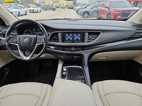Used 2024 Buick Enclave Essence image 10