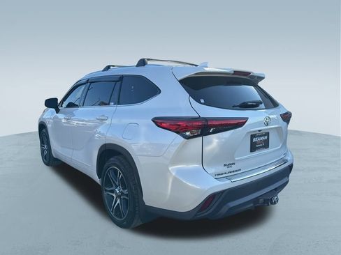 Used 2020 Toyota Highlander XLE image 8