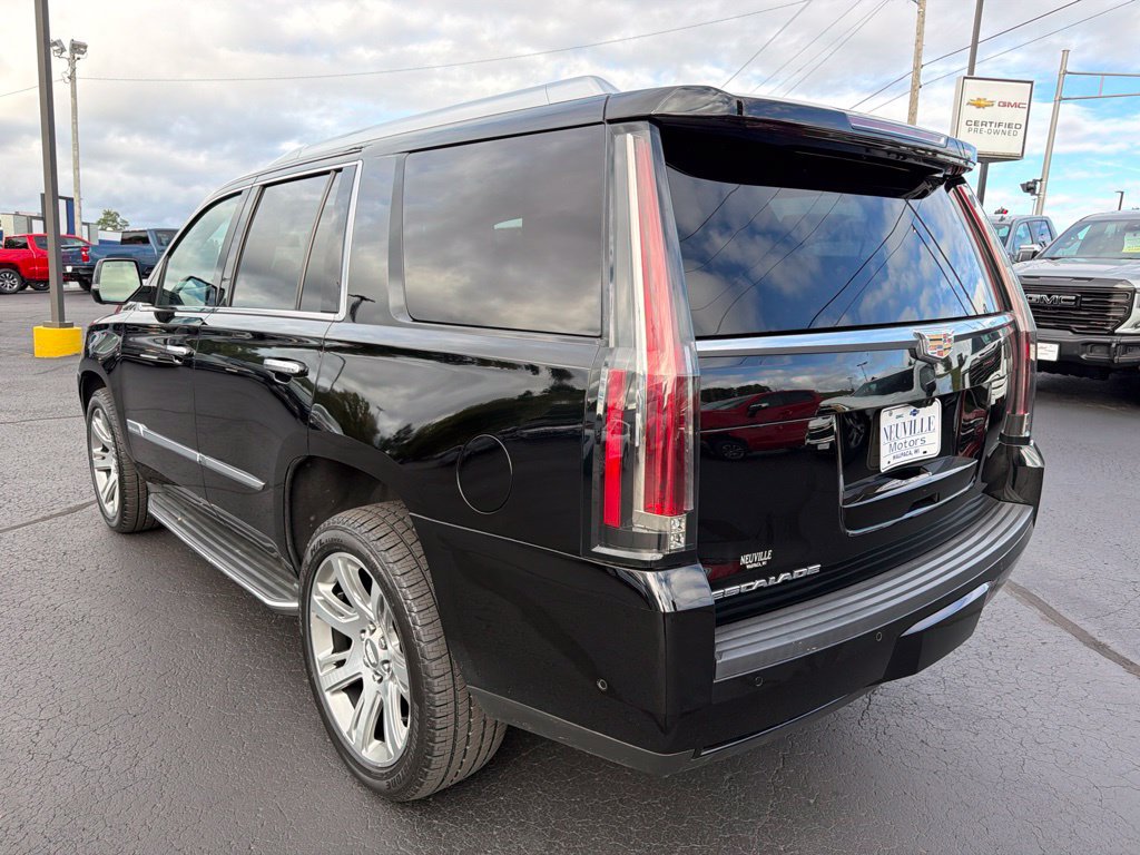 Used 2017 Cadillac Escalade Luxury AWD/4WD image 5
