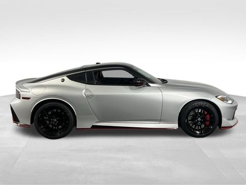 Used 2025 Nissan Z NISMO w/ Floor Mat Package RWD image 4