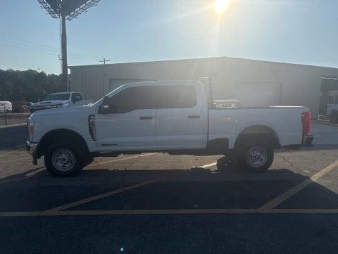 Used 2023 Ford F250 XL w/ FX4 Off-Road Package image 4