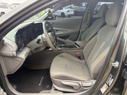Used 2024 Hyundai Elantra SEL FWD image 15