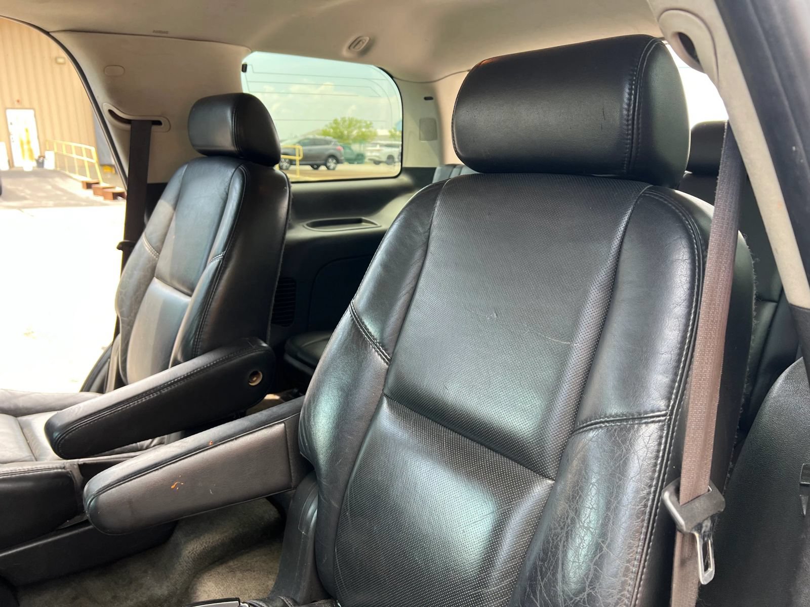 Used 2007 Cadillac Escalade AWD w/ Climate Package image 15