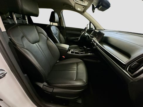 Used 2024 Kia Sorento S image 33