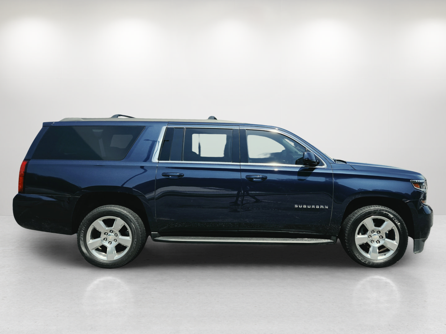 Used 2017 Chevrolet Suburban LS w/ Max Trailering Package AWD/4WD image 4