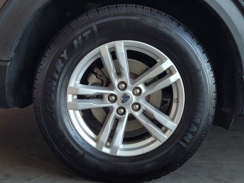 Used 2020 Ford Explorer XLT w/ Comfort Package image 5