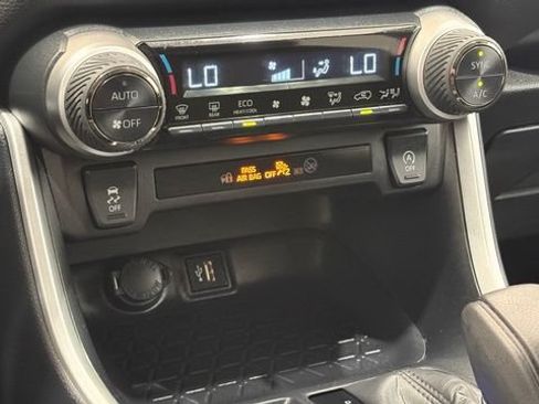 Used 2025 Toyota RAV4 XLE FWD image 38