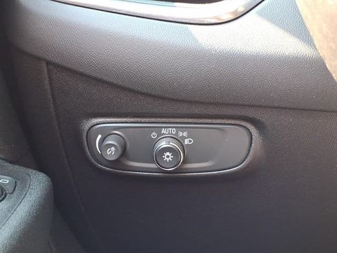 Used 2018 Chevrolet Equinox LT FWD image 24