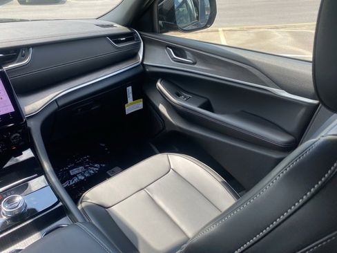 New 2025 Jeep Grand Cherokee L Limited w/ Trailer Tow Package image 39