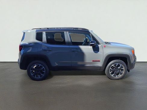 Used 2023 Jeep Renegade Trailhawk w/ Sun/Sound Group AWD/4WD image 9
