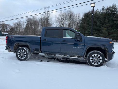 Used 2022 Chevrolet Silverado 2500 Custom w/ Custom Value Package image 4