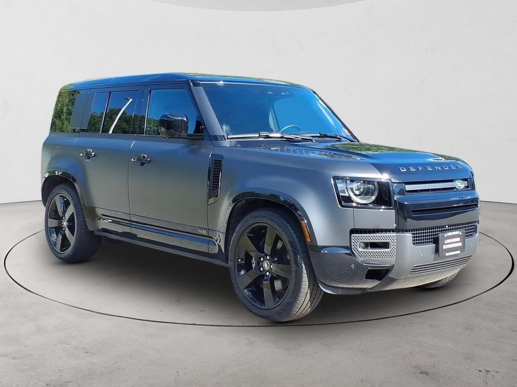 Used 2025 Land Rover Defender 110 V8 AWD/4WD image 3
