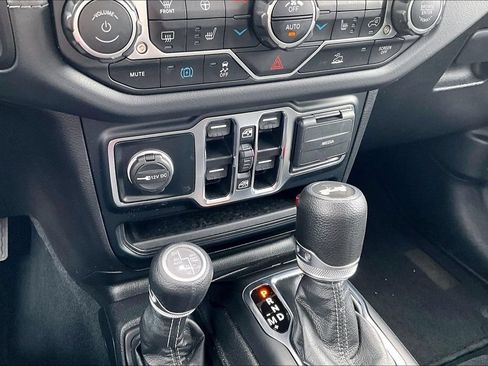 Used 2024 Jeep Wrangler Unlimited Sahara AWD/4WD image 34