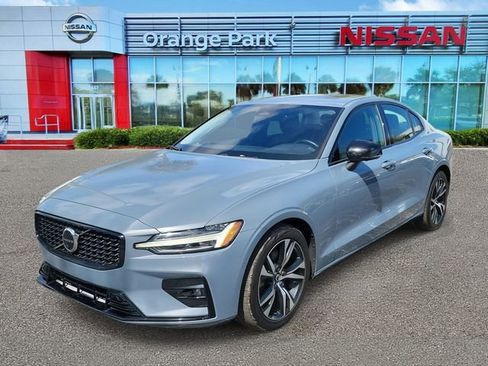 Used 2023 Volvo S60 B5 Plus image 4