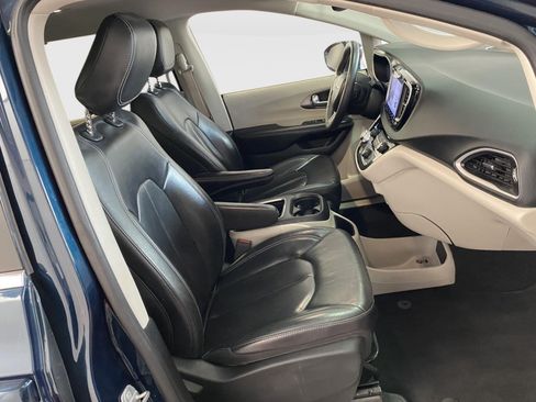 Used 2022 Chrysler Pacifica Touring-L FWD image 9