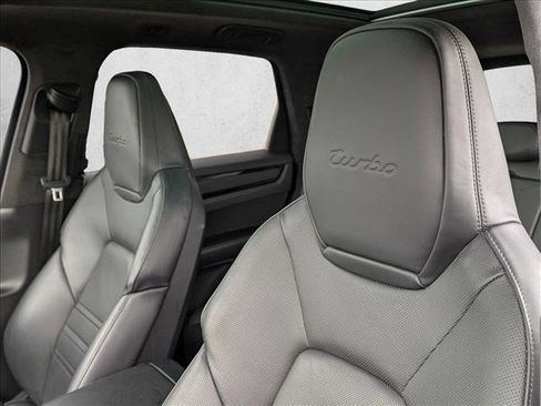 Used 2022 Porsche Cayenne Turbo image 14