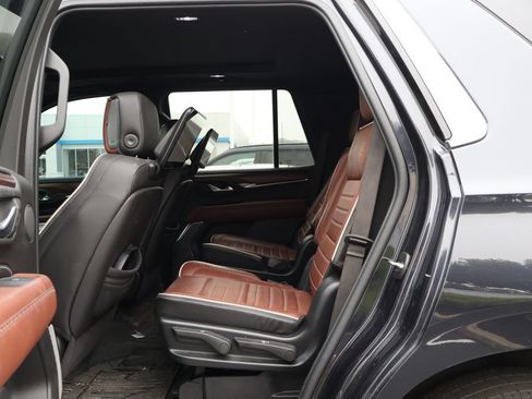 Used 2024 GMC Yukon Denali Ultimate w/ LPO, Floor Liner Package AWD/4WD image 32
