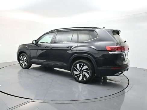 Used 2025 Volkswagen Atlas SE FWD image 5