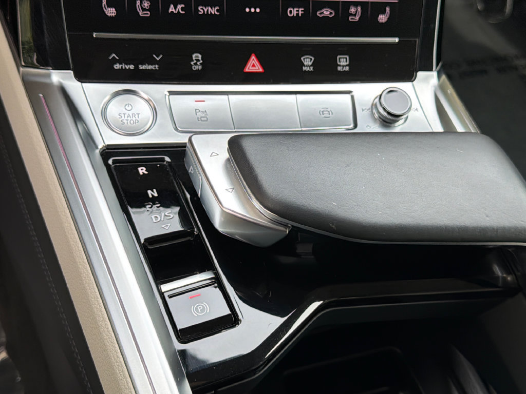Used 2019 Audi e-tron Prestige w/ Prestige Package AWD/4WD image 30