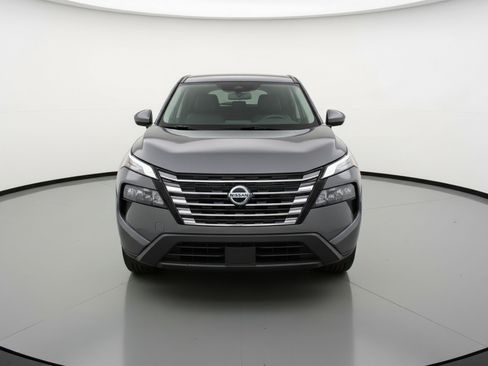 Used 2025 Nissan Rogue SV image 2