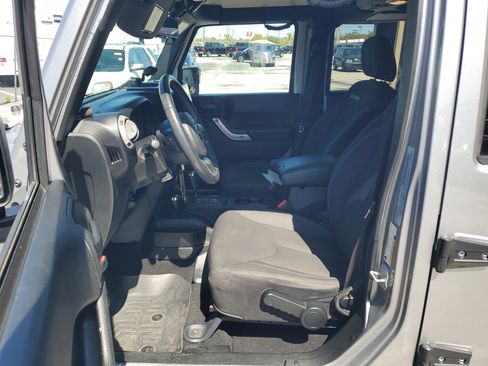 Used 2018 Jeep Wrangler Unlimited Sahara w/ Connectivity Group image 11