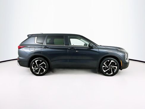 Used 2024 Mitsubishi Outlander SE image 9